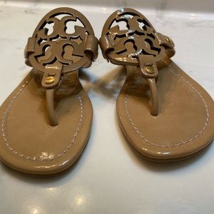 Tory Burch Tan Sandlas